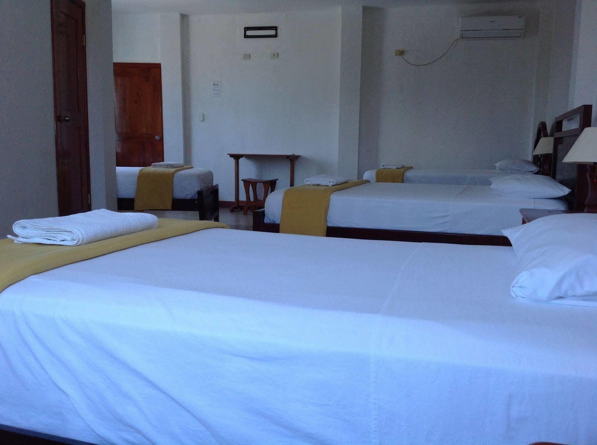 Gloria - Galapagos Inn Puerto Ayora  Dış mekan fotoğraf