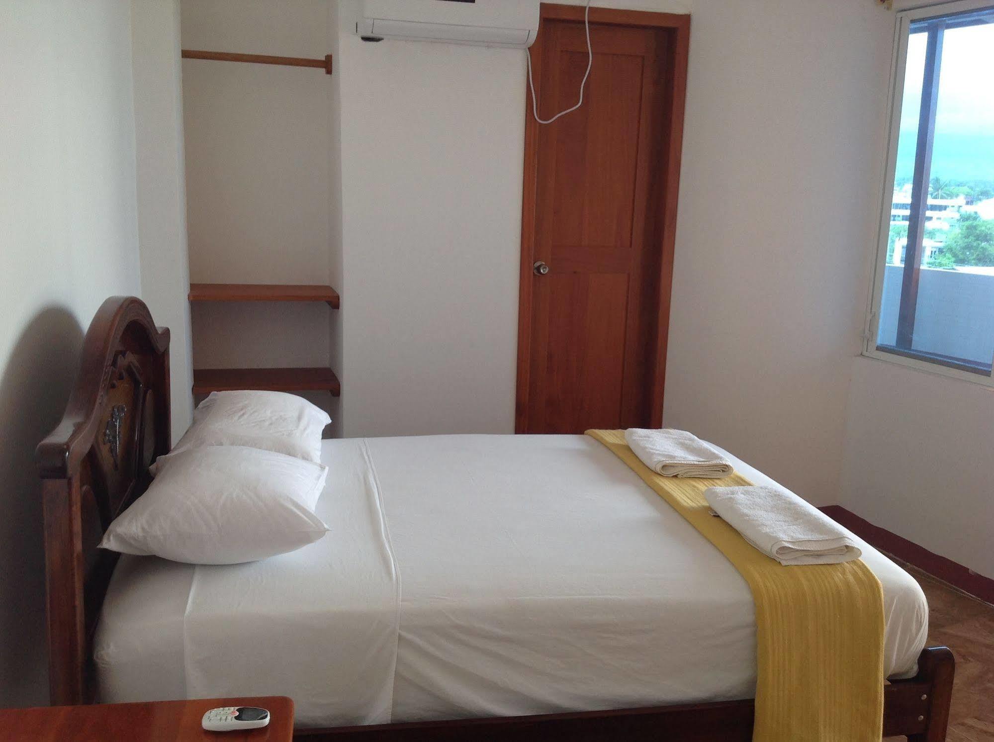 Gloria - Galapagos Inn Puerto Ayora  Dış mekan fotoğraf