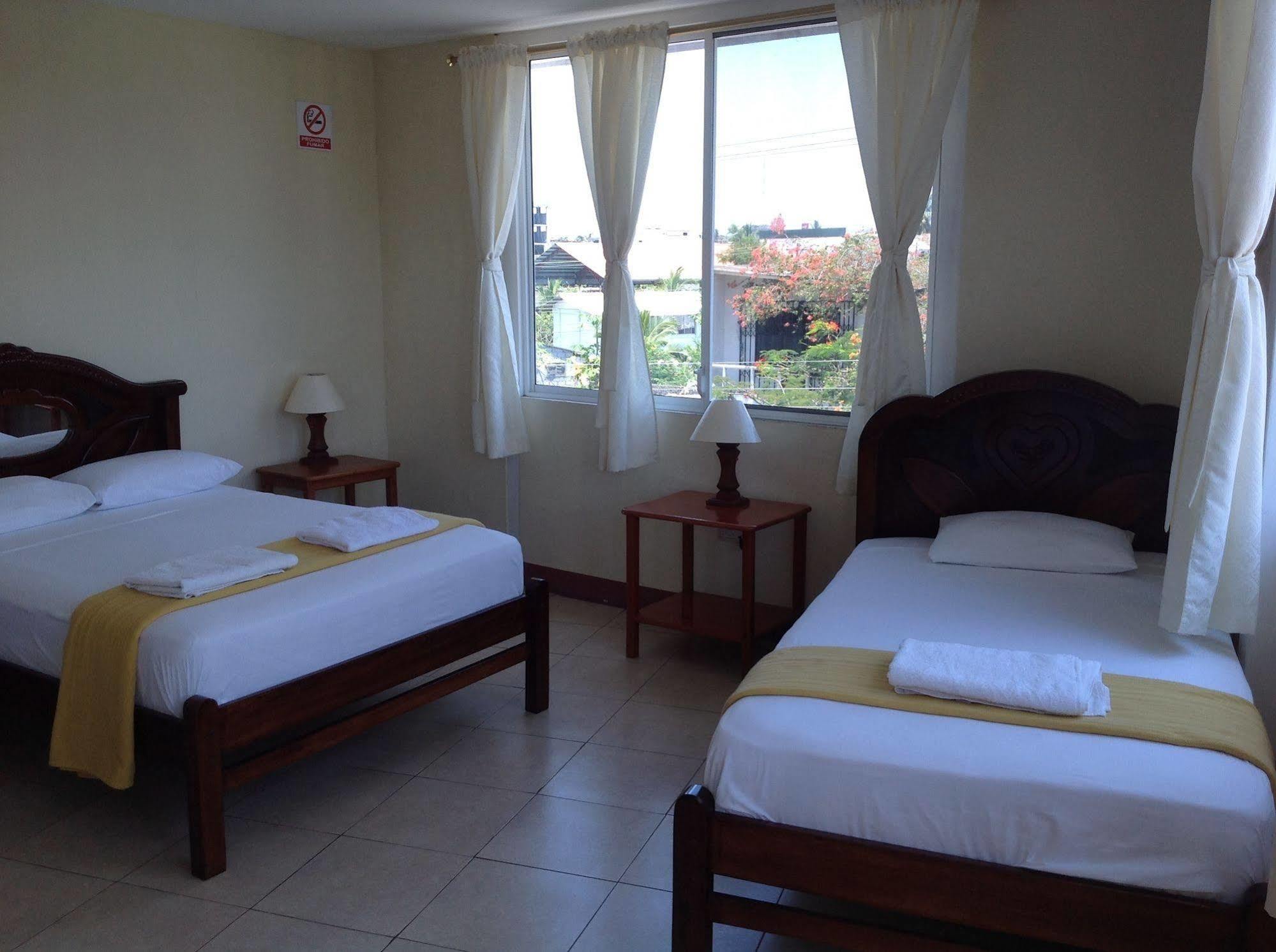 Gloria - Galapagos Inn Puerto Ayora  Dış mekan fotoğraf