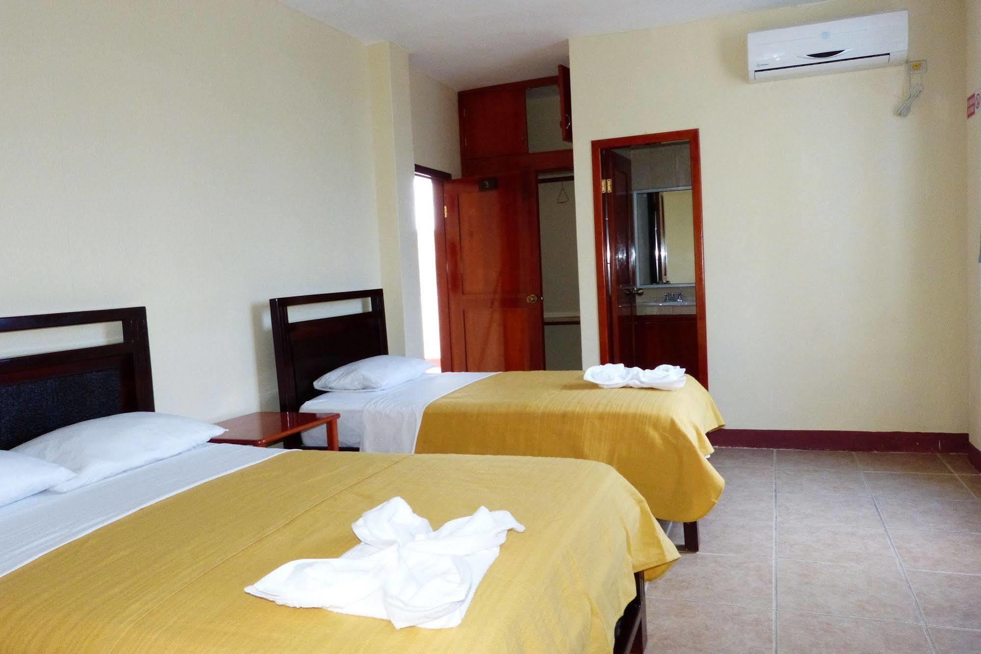 Gloria - Galapagos Inn Puerto Ayora  Dış mekan fotoğraf