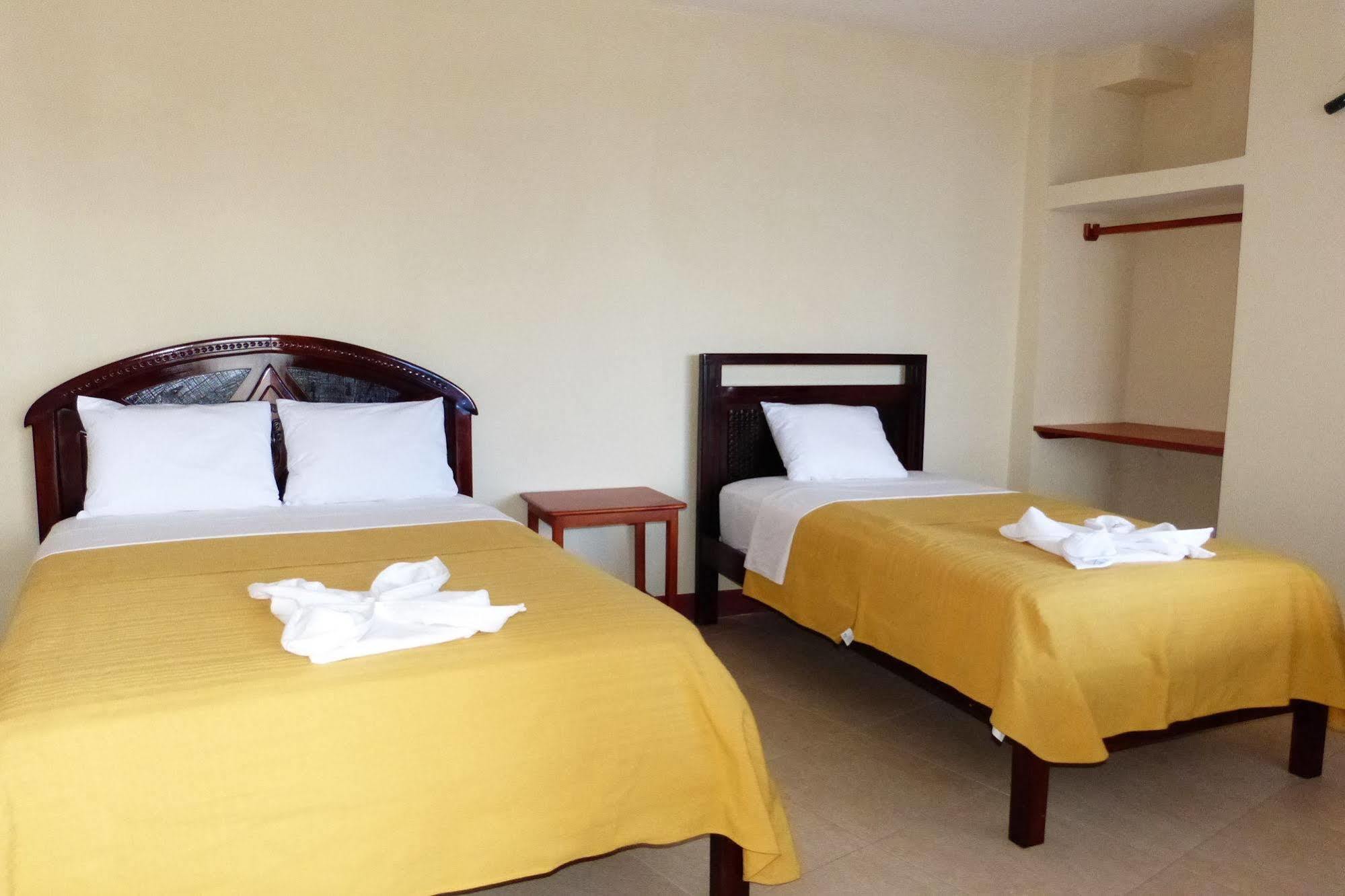 Gloria - Galapagos Inn Puerto Ayora  Dış mekan fotoğraf