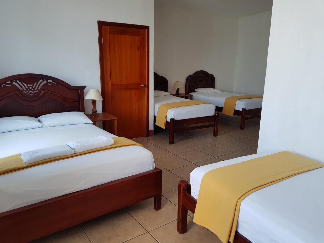 Gloria - Galapagos Inn Puerto Ayora  Dış mekan fotoğraf